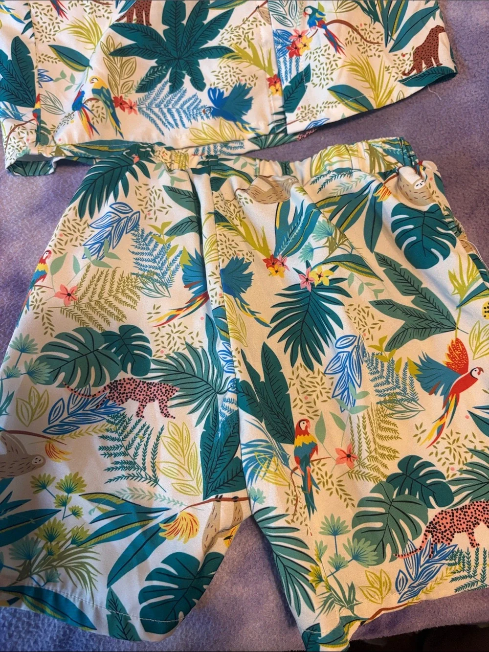 Kids Tropical Print Matching Set in White and Green that’s like a size 5/6